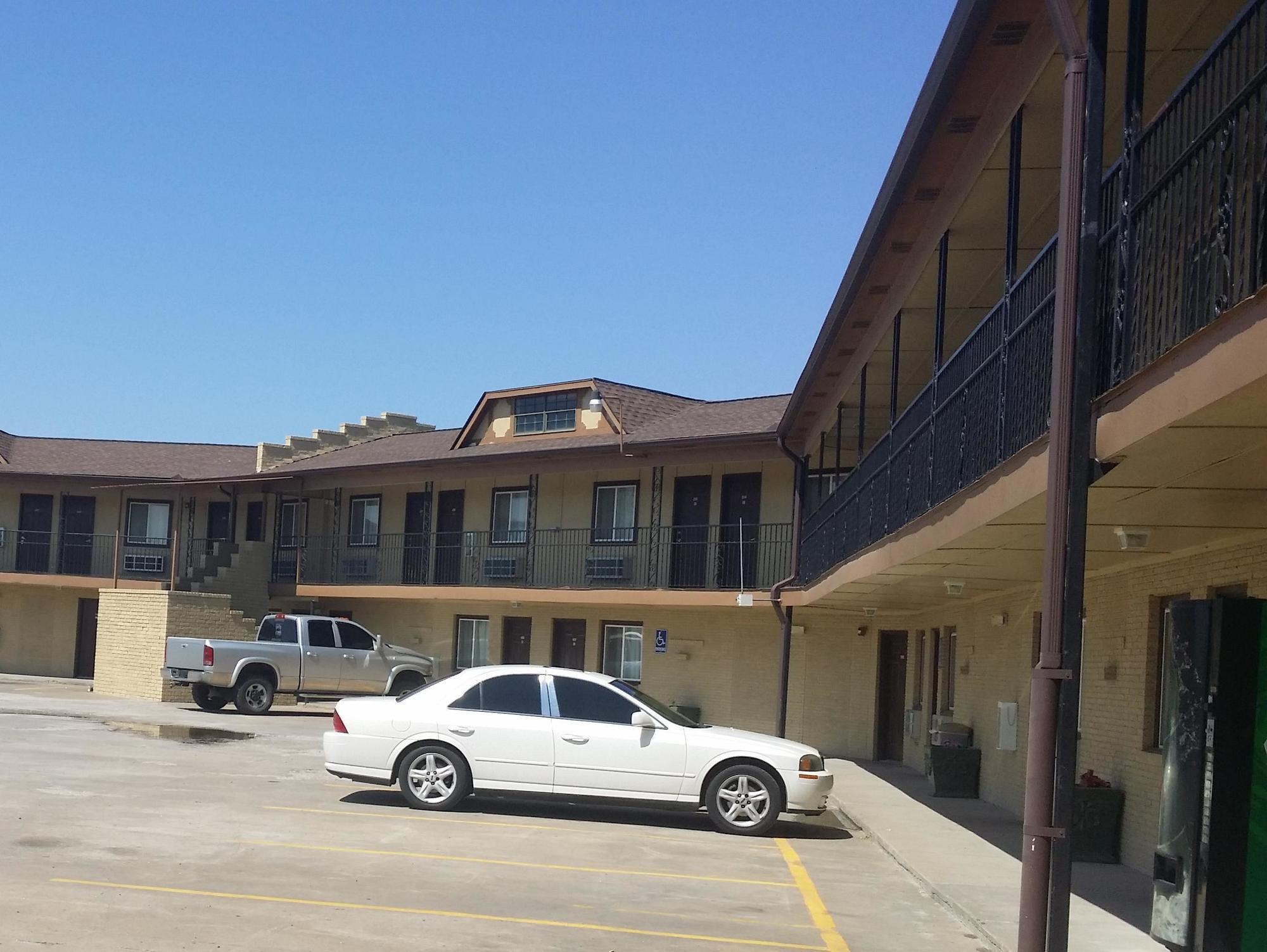 Regal Inn Coffeyville Exterior photo