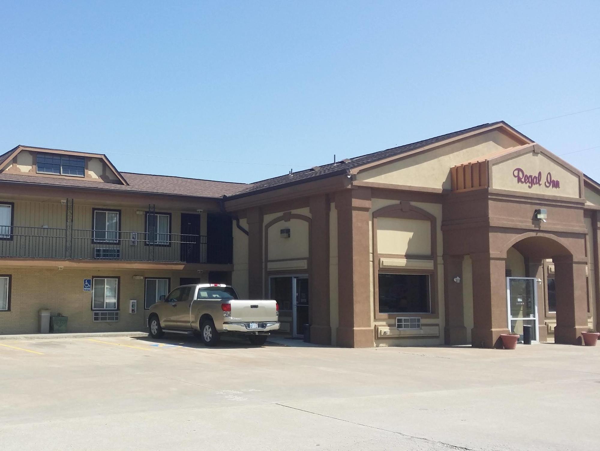 Regal Inn Coffeyville Exterior photo