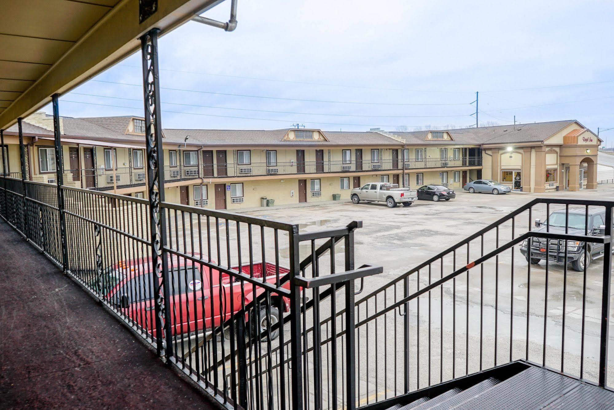 Regal Inn Coffeyville Exterior photo