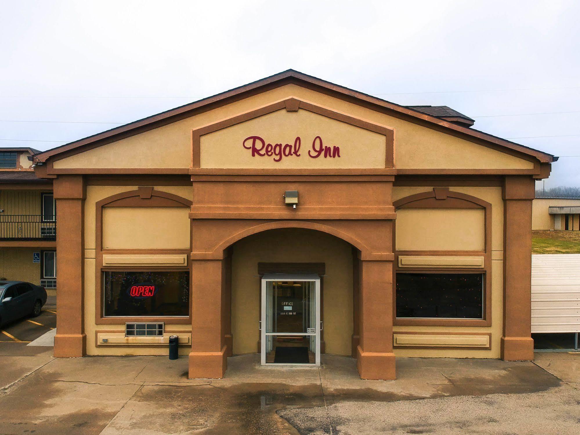 Regal Inn Coffeyville Exterior photo