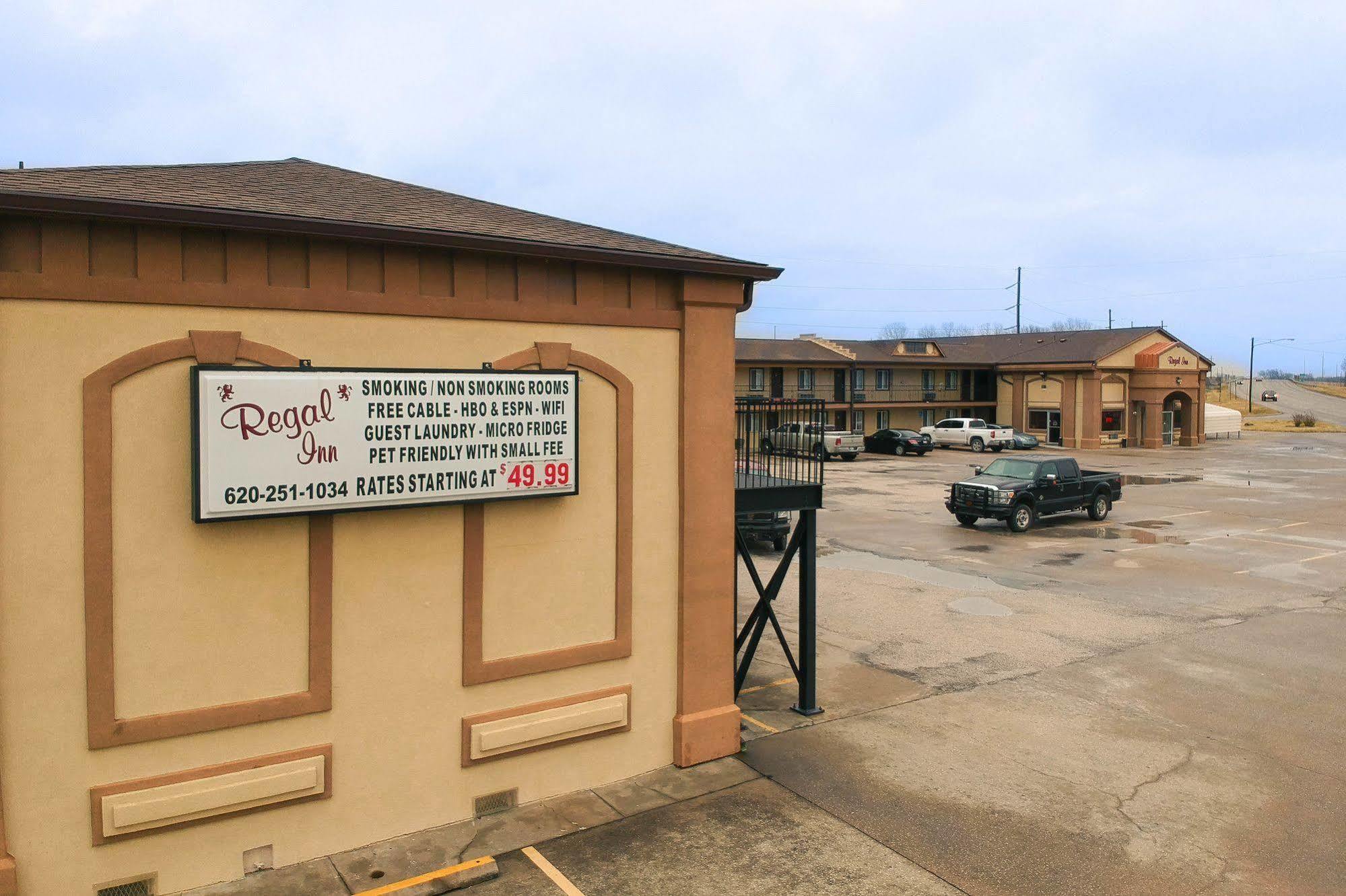 Regal Inn Coffeyville Exterior photo